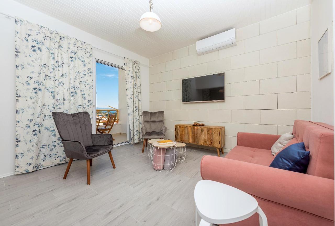 Vista Mare - 3 Bedroom, Sea View Apartment *